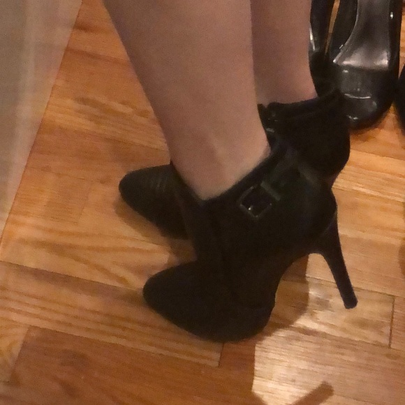 BCBG ankle zip up boots - Picture 7 of 7